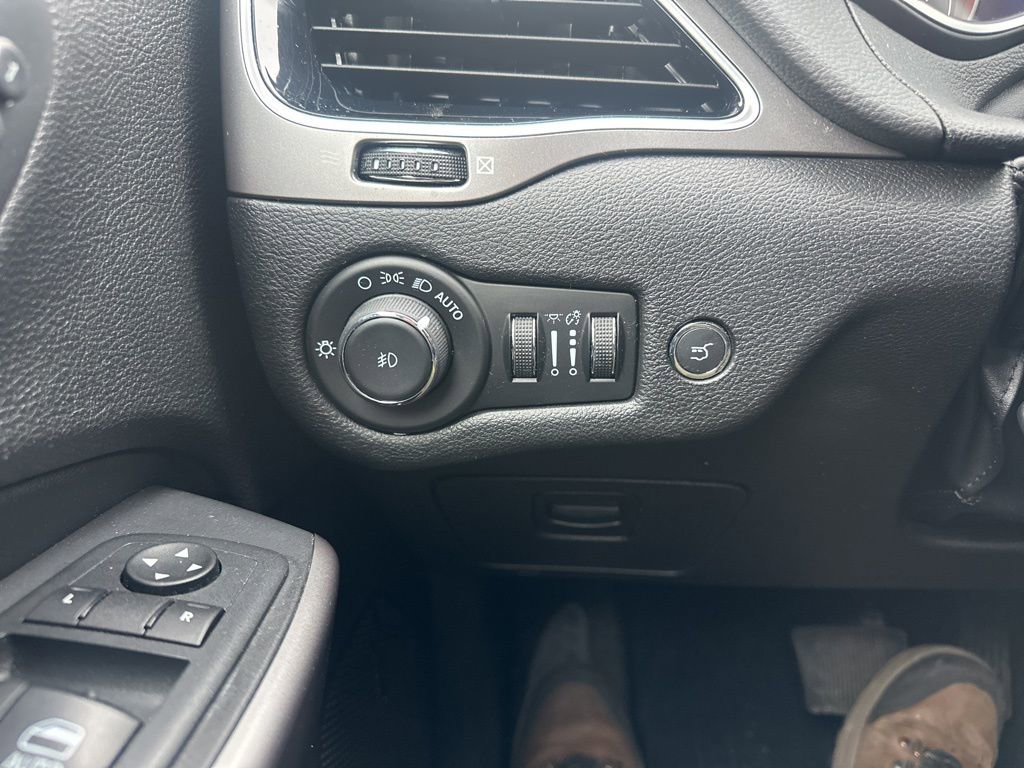 Used 2021 Jeep Cherokee Limited image 19