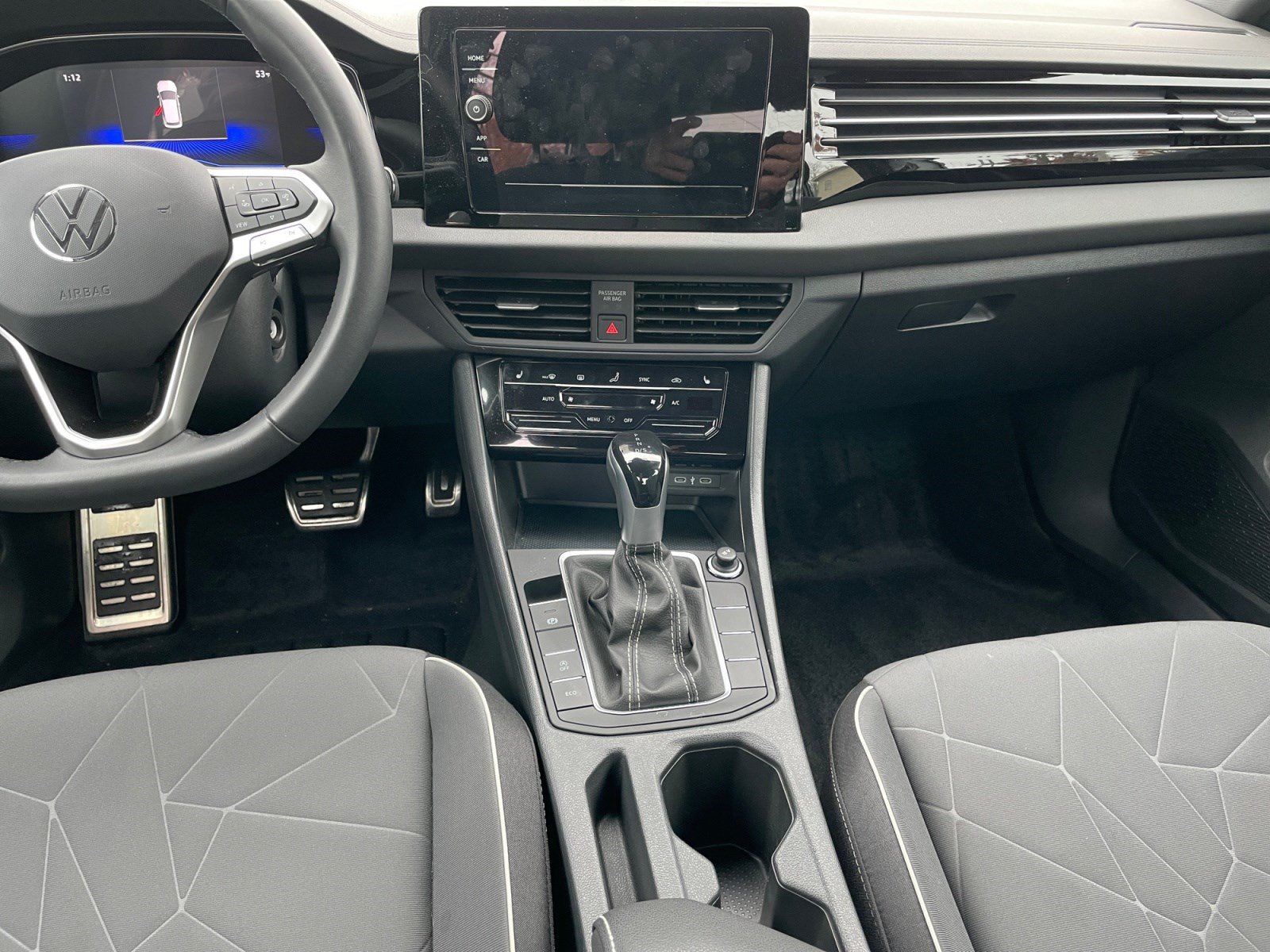 Used 2025 Volkswagen Jetta Sport FWD image 12