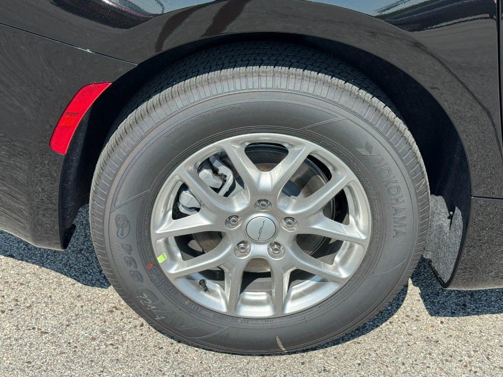 New 2027 Chrysler Pacifica Select FWD image 5