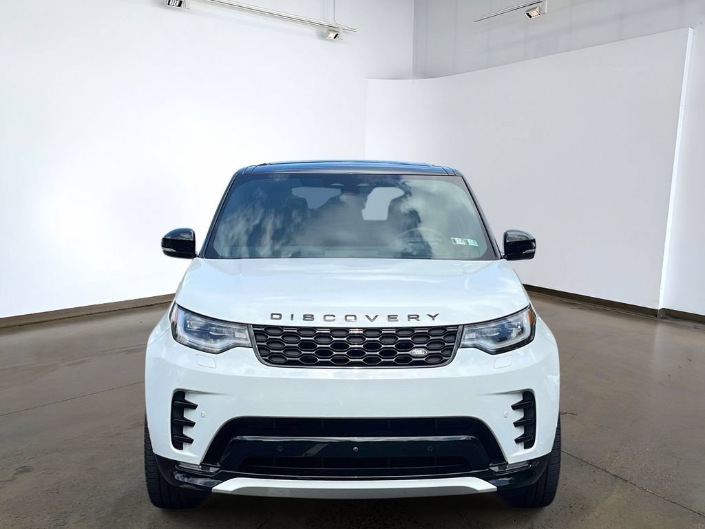 Used 2025 Land Rover Discovery Dynamic SE AWD/4WD image 2