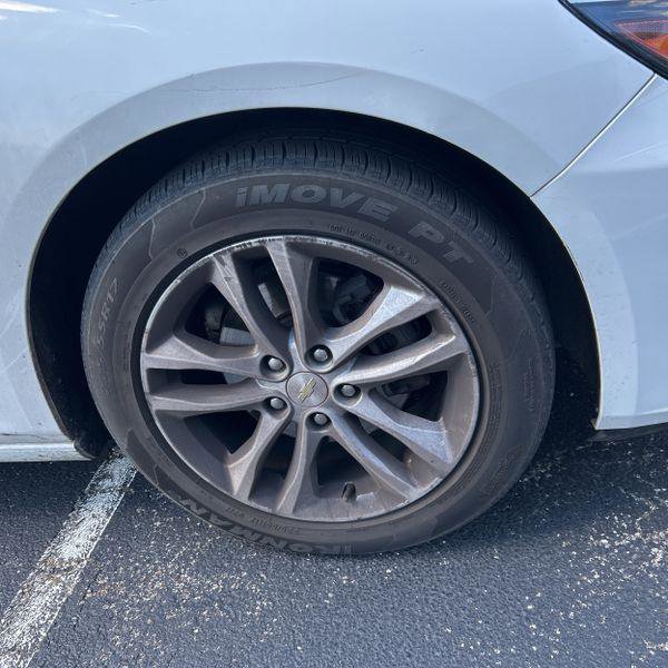 Used 2018 Chevrolet Malibu LT FWD image 9