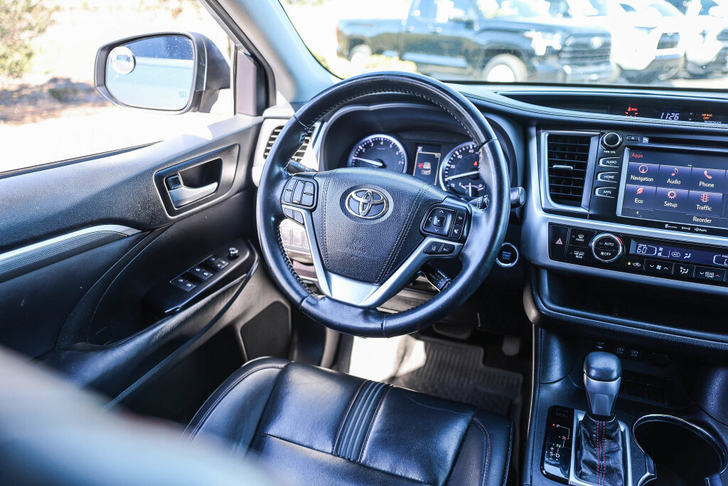 Used 2019 Toyota Highlander SE FWD image 5