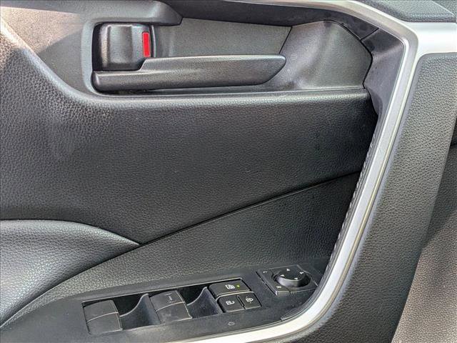 Used 2021 Toyota RAV4 LE FWD image 4