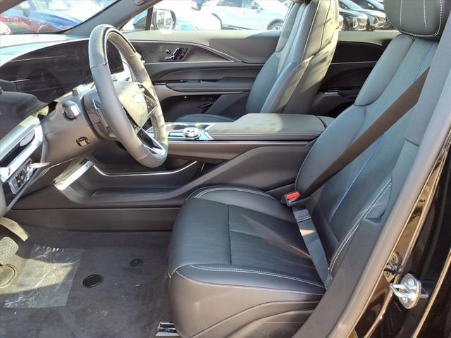 New 2026 Cadillac Lyriq Sport w/ LPO, ONYX Package AWD/4WD image 5