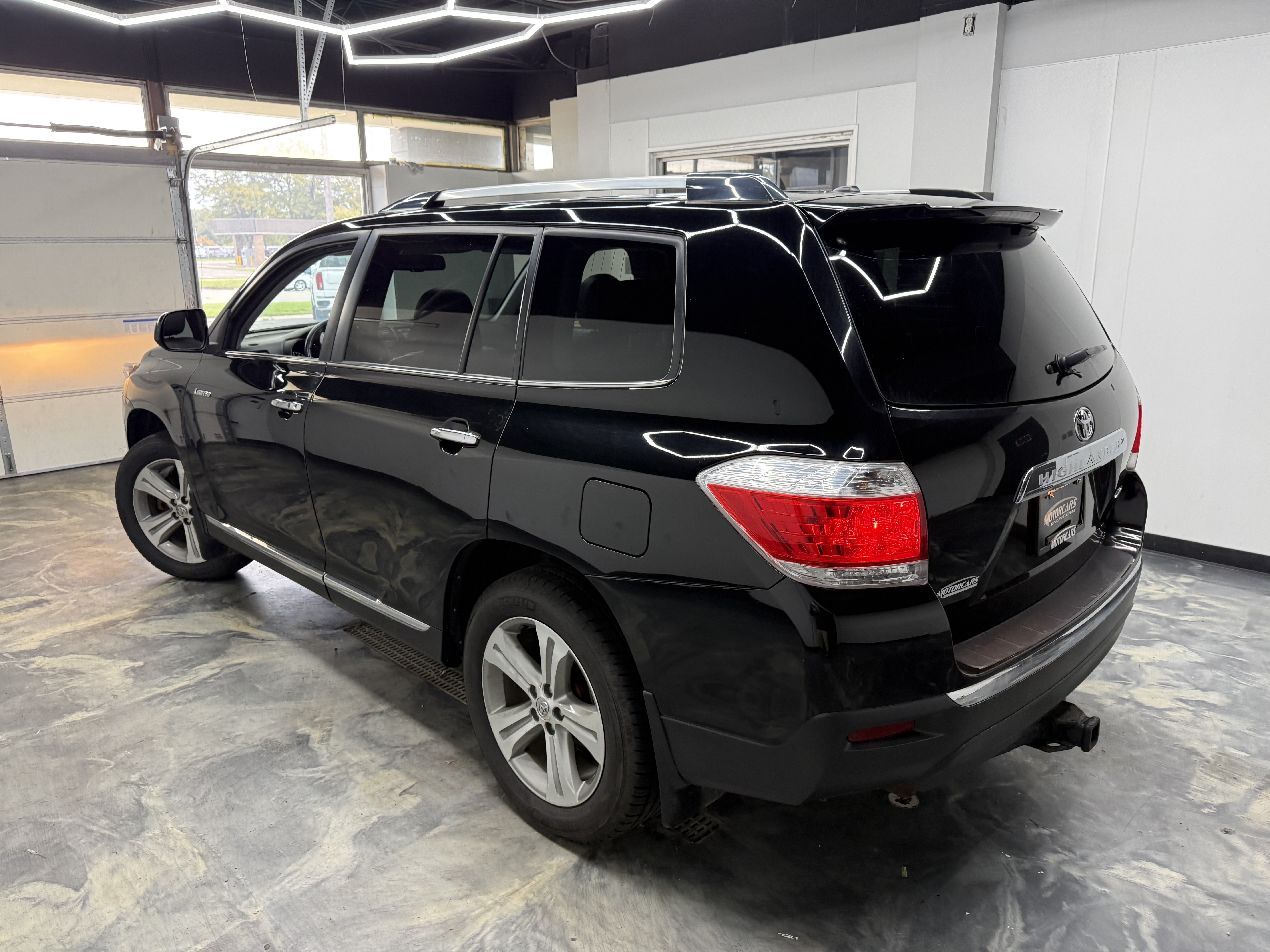 Used 2012 Toyota Highlander Limited AWD/4WD image 3