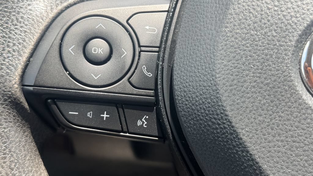 Used 2025 Toyota RAV4 XLE FWD image 20