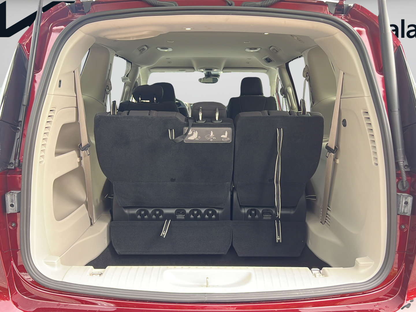 Used 2019 Chrysler Pacifica Touring Plus w/ Advanced Safetytec Group FWD image 9
