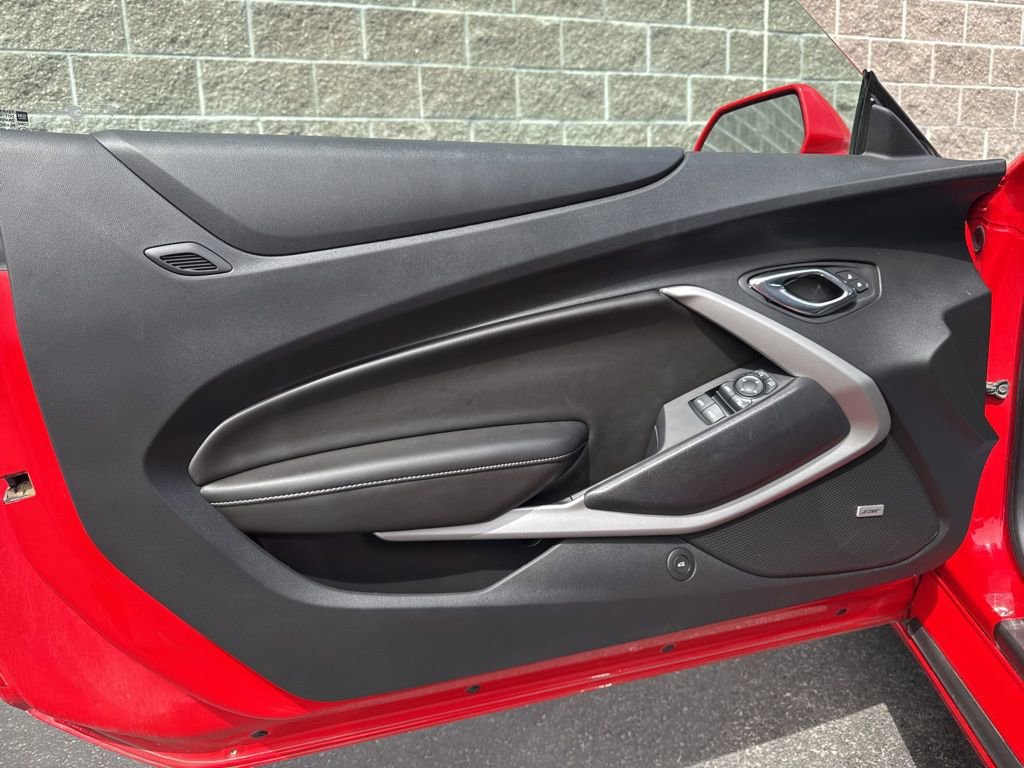 Used 2016 Chevrolet Camaro LT RWD image 10