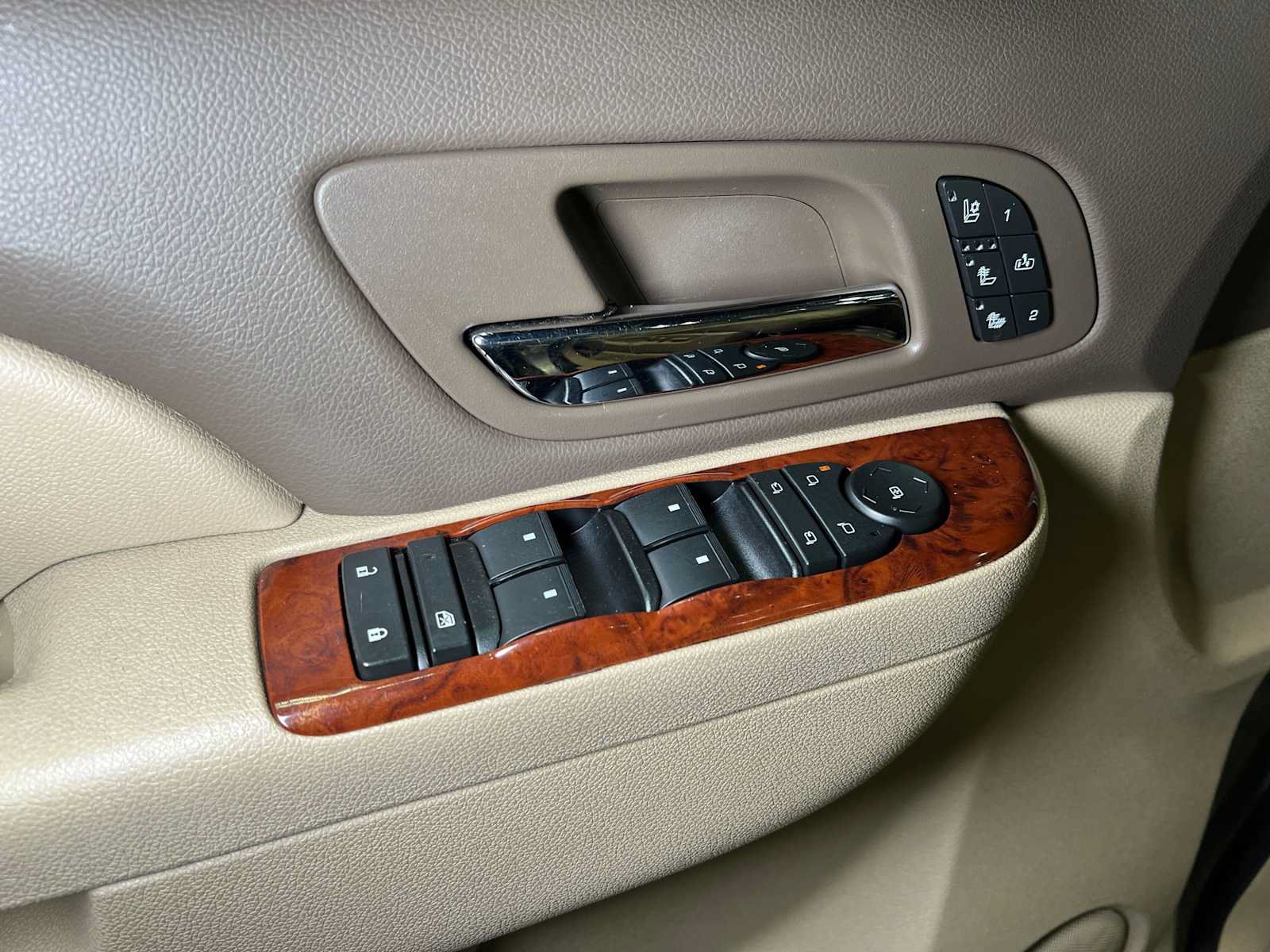 Used 2014 Chevrolet Tahoe LTZ AWD/4WD image 21