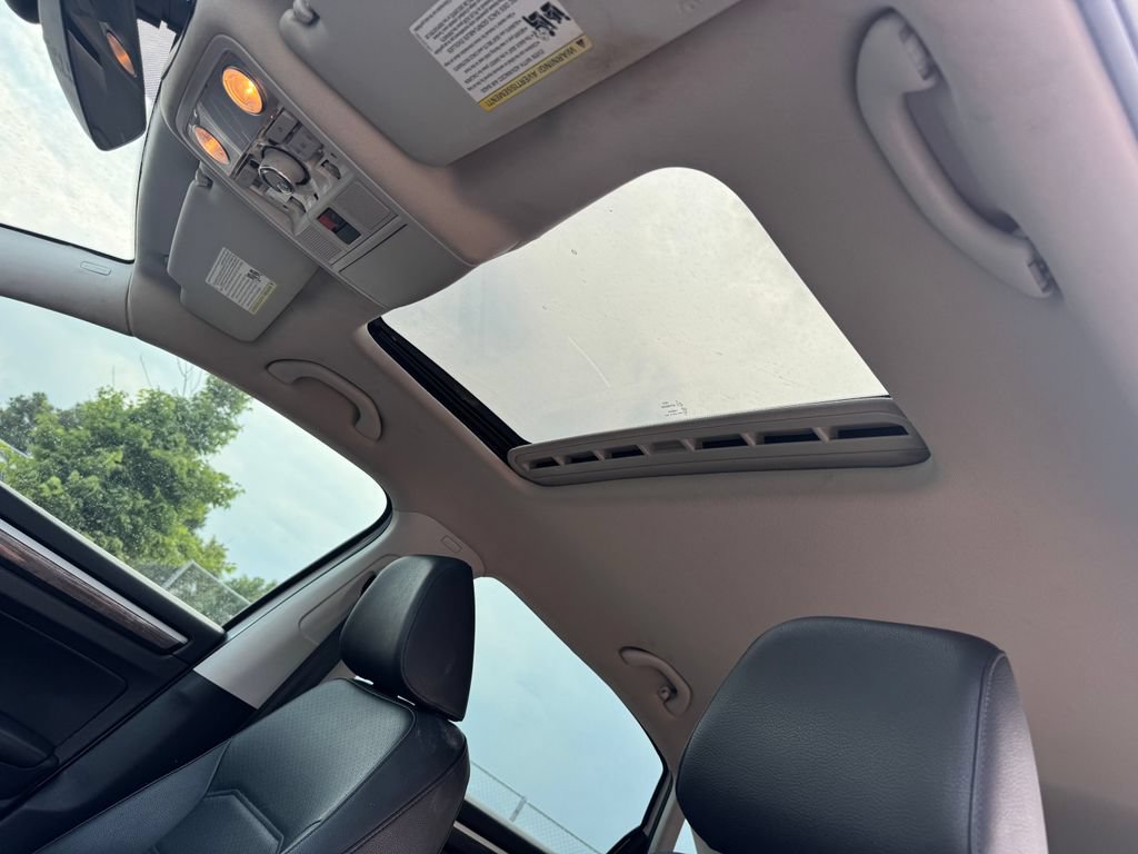 Used 2018 Volkswagen Passat 2.0T SE FWD image 9