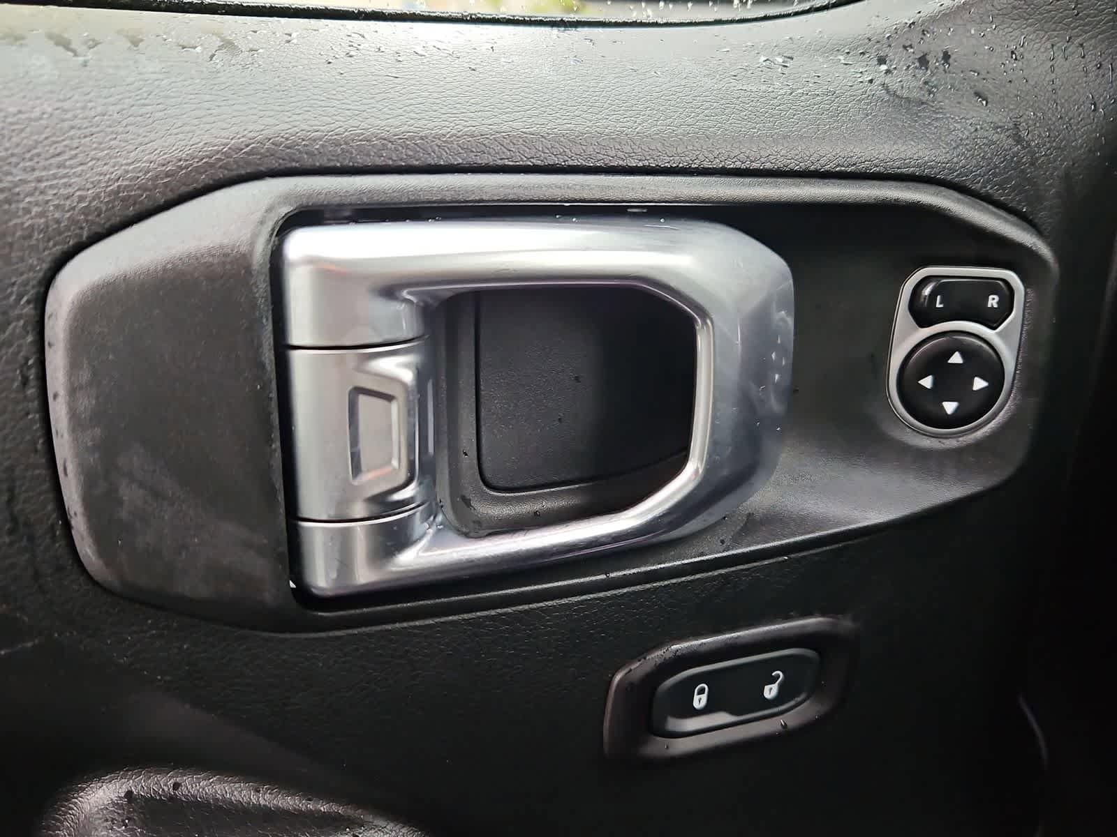 Used 2018 Jeep Wrangler Unlimited Sport S AWD/4WD image 17