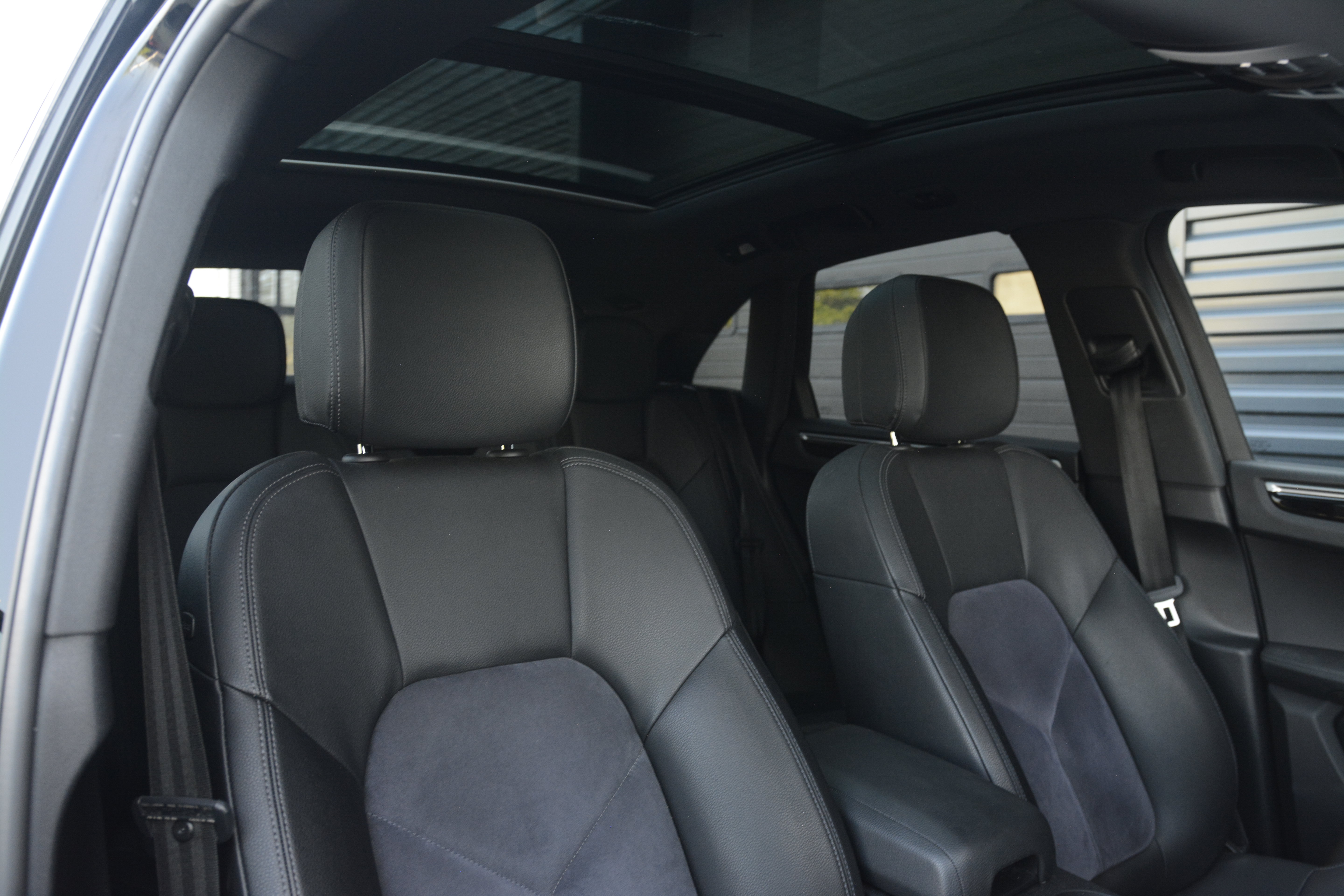 Certified 2019 Porsche Macan AWD/4WD image 27