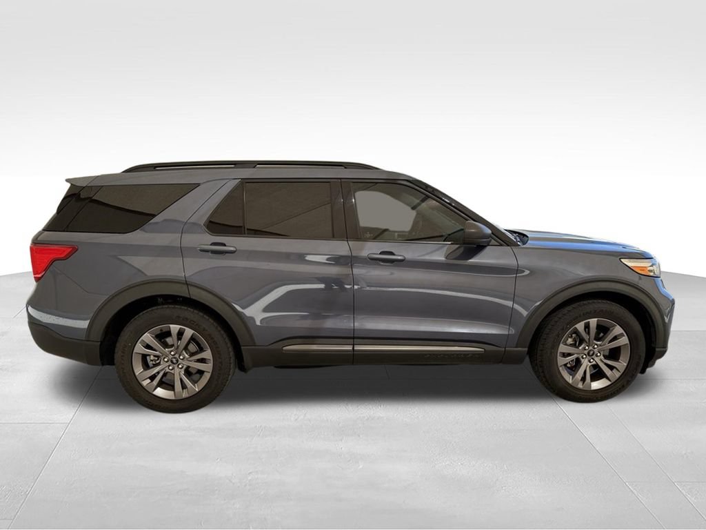 Used 2021 Ford Explorer XLT w/ Equipment Group 202A AWD/4WD image 7