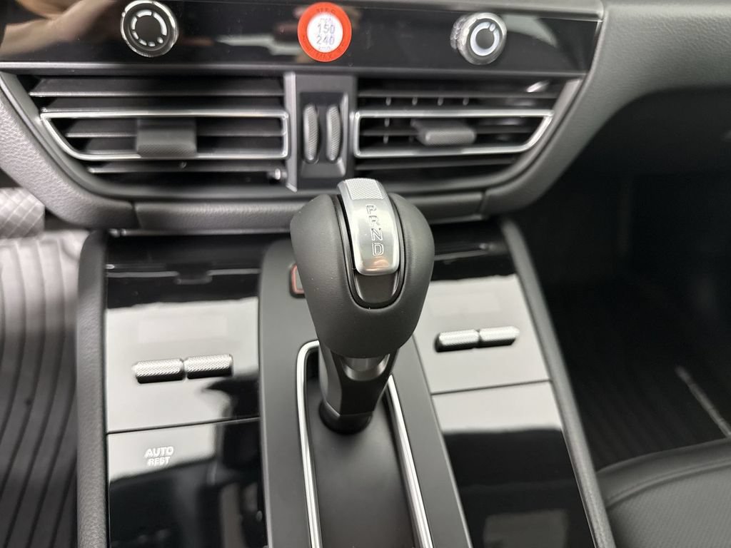 New 2026 Porsche Macan AWD/4WD image 32