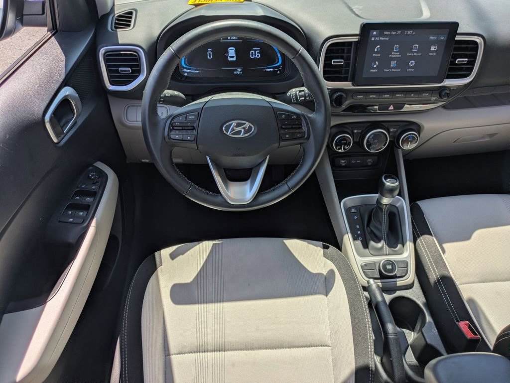 Used 2025 Hyundai Venue SEL FWD image 25