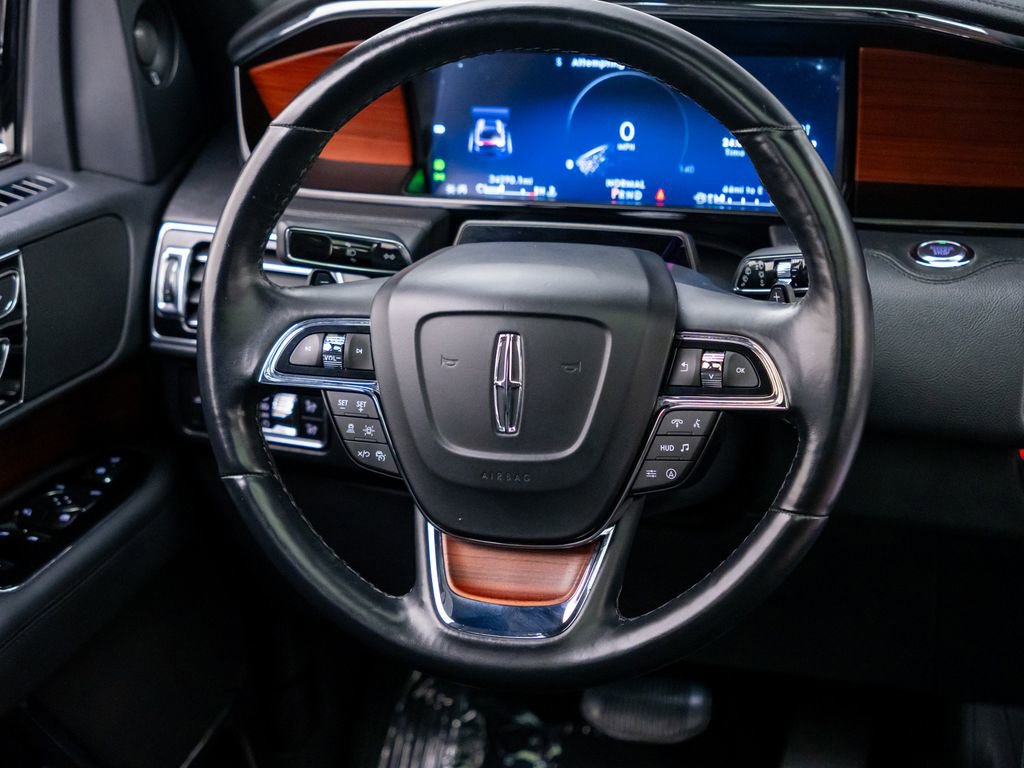 Used 2024 Lincoln Navigator Reserve image 11
