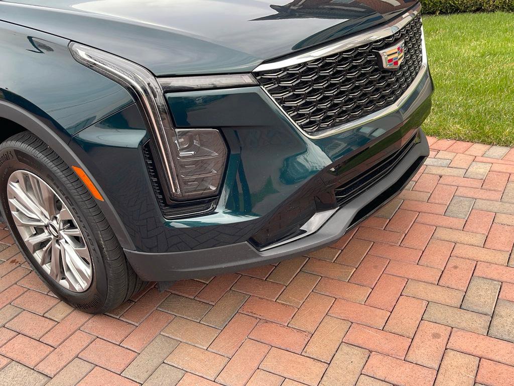 Used 2024 Cadillac XT4 Premium Luxury image 4