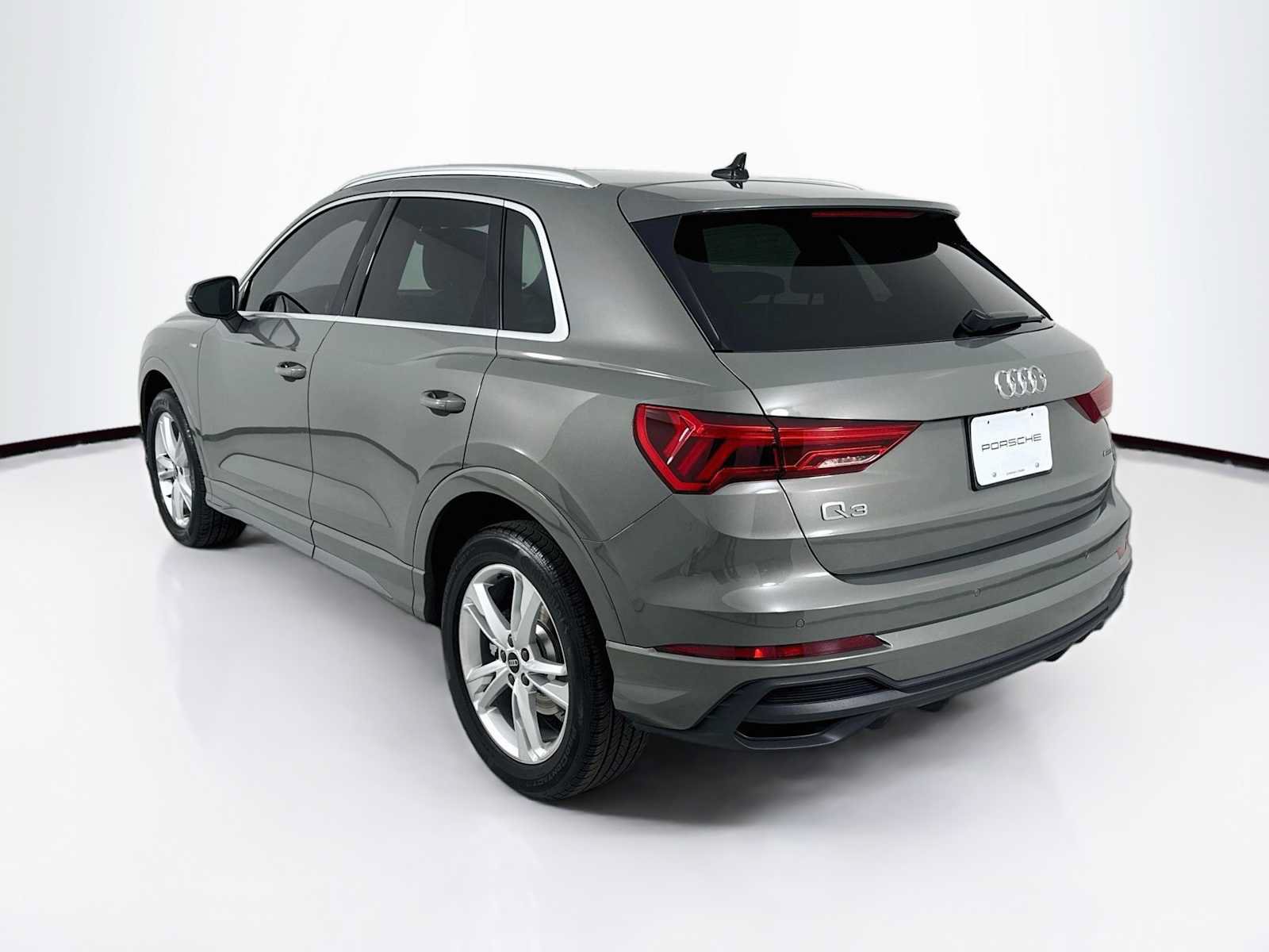 Used 2023 Audi Q3 2.0T Premium Plus AWD/4WD image 3