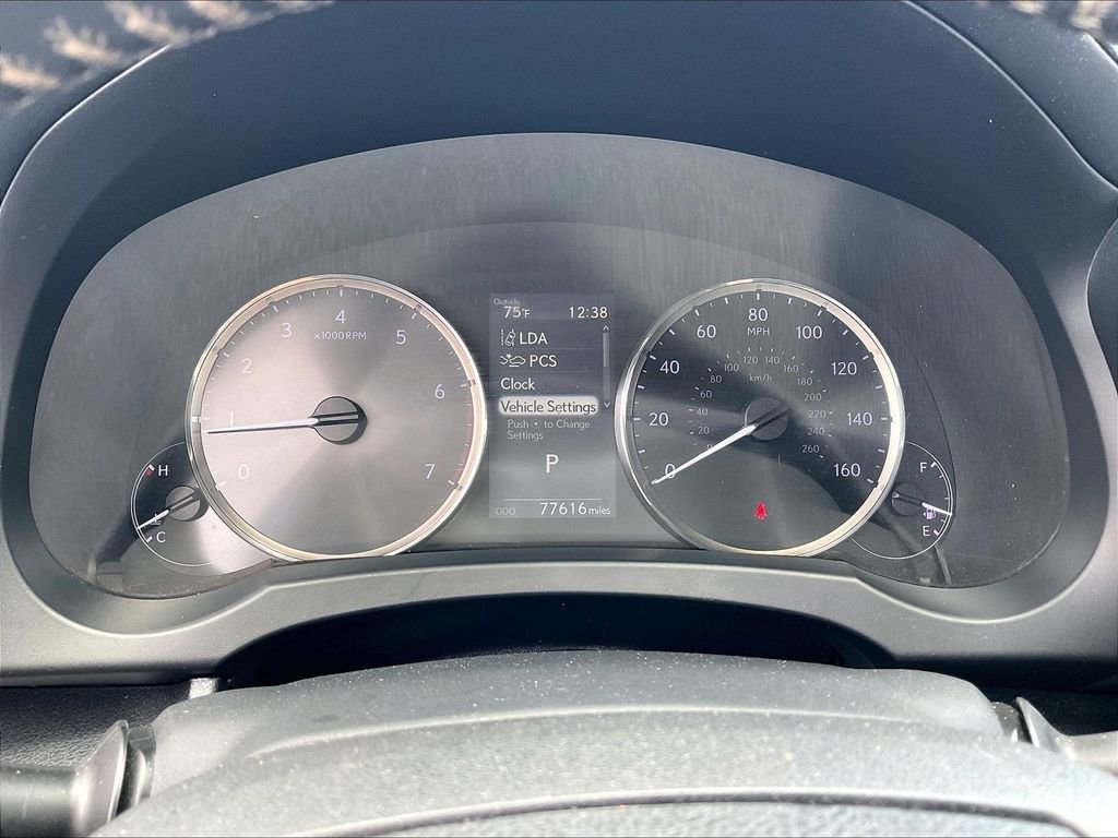 Used 2017 Lexus IS 200t w/ Premium Package RWD image 24