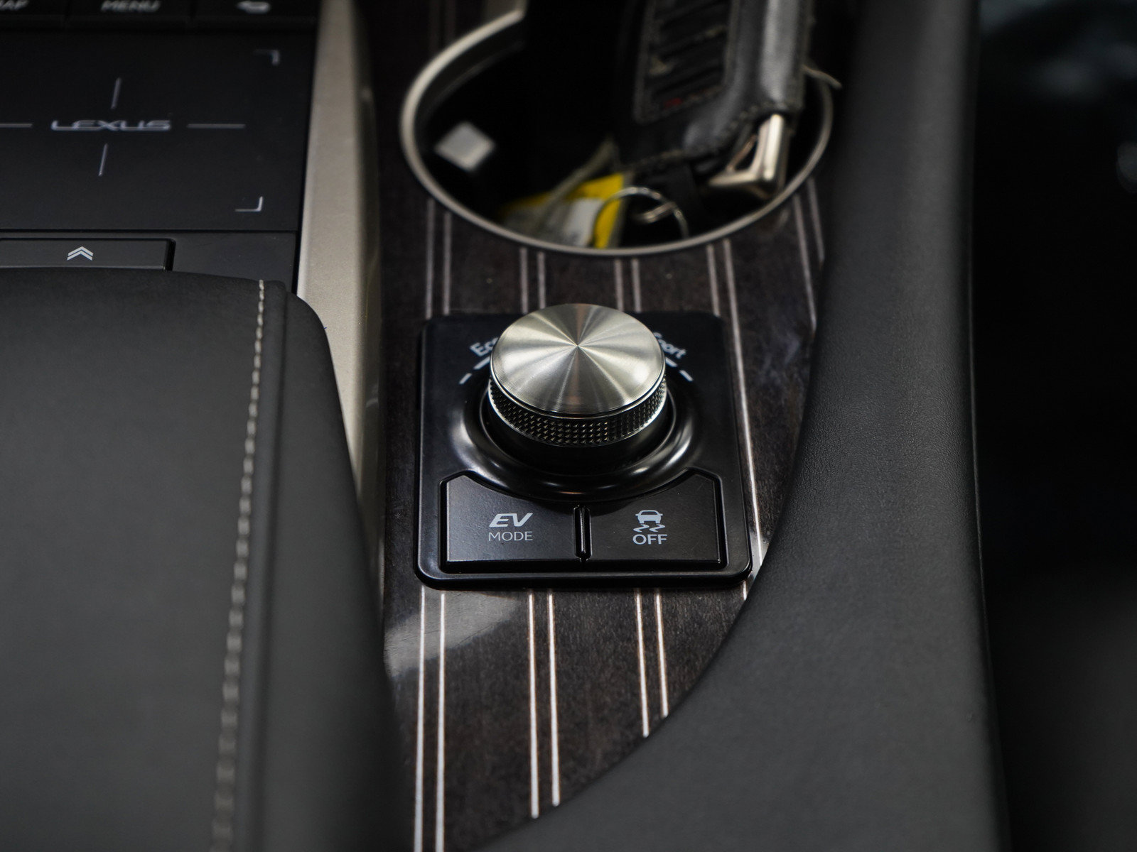 Used 2020 Lexus RX 450h AWD w/ Luxury Package image 19