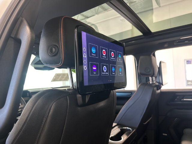 Certified 2025 GMC Yukon AT4 w/ AT4 Premium Plus Package AWD/4WD image 27