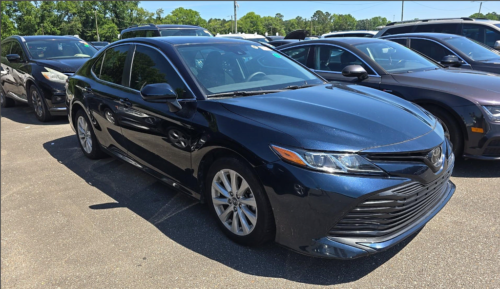 Used 2020 Toyota Camry LE FWD image 4