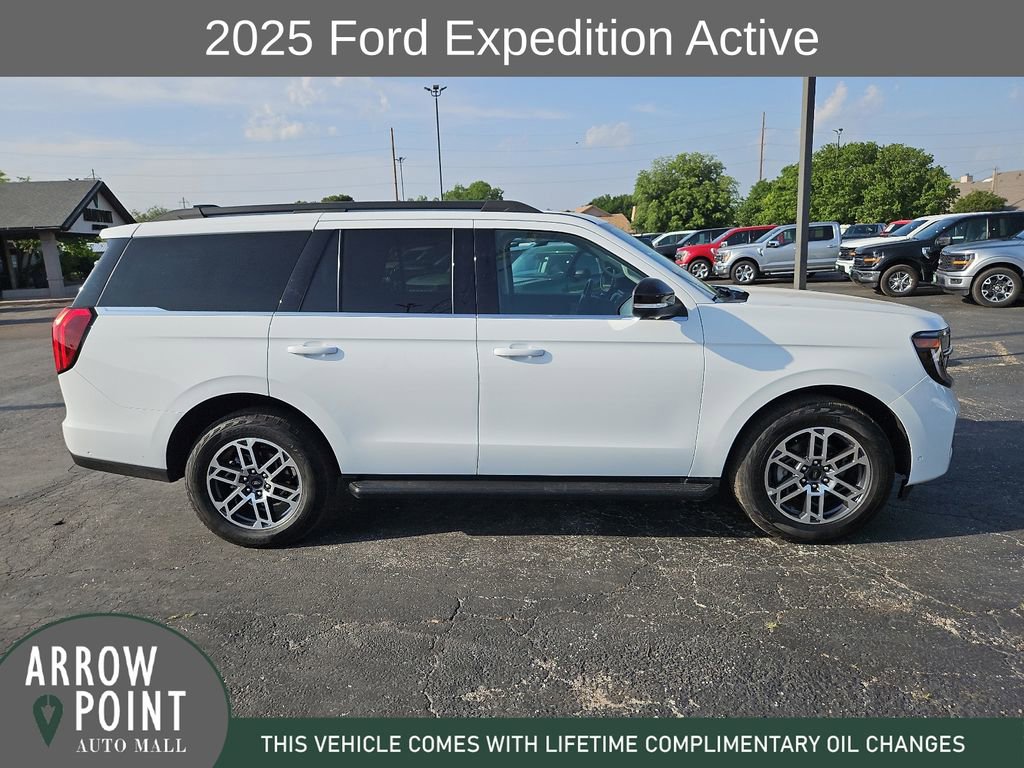 Used 2025 Ford Expedition Active AWD/4WD image 13