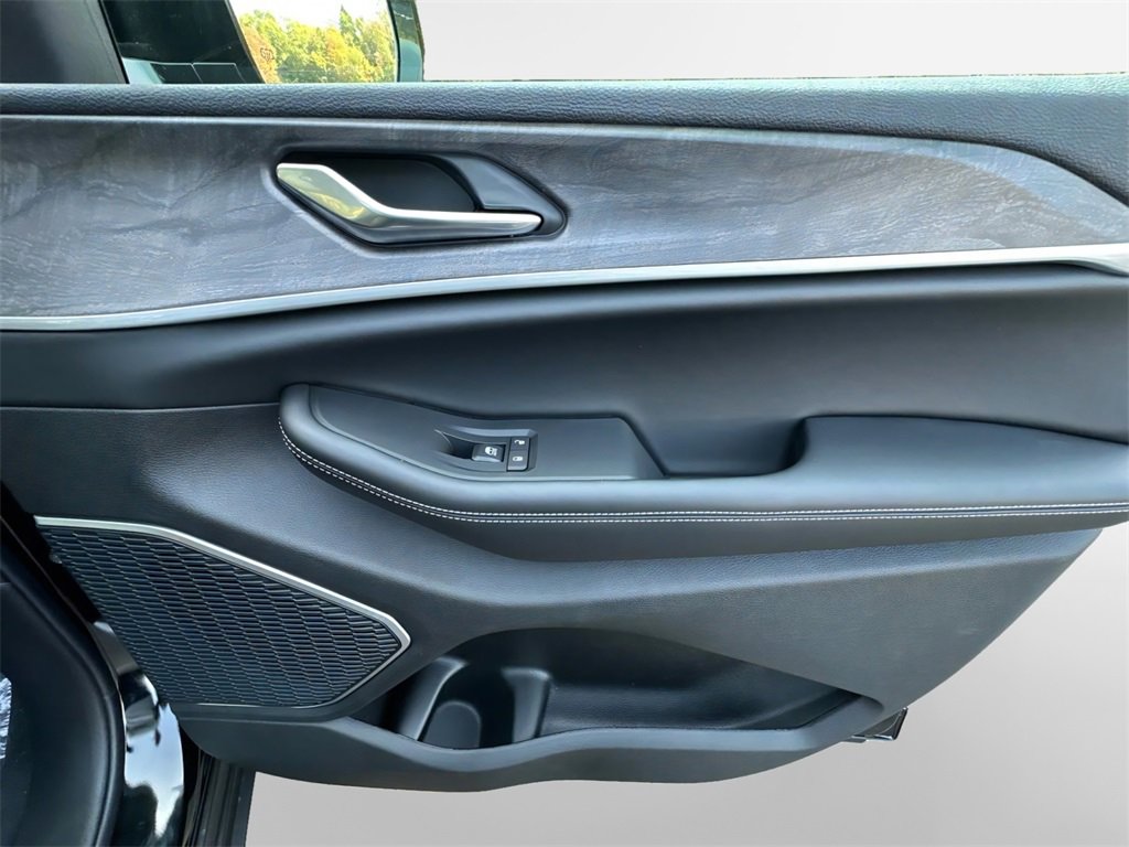 New 2025 Jeep Grand Cherokee Limited w/ Black Appearance Package image 25