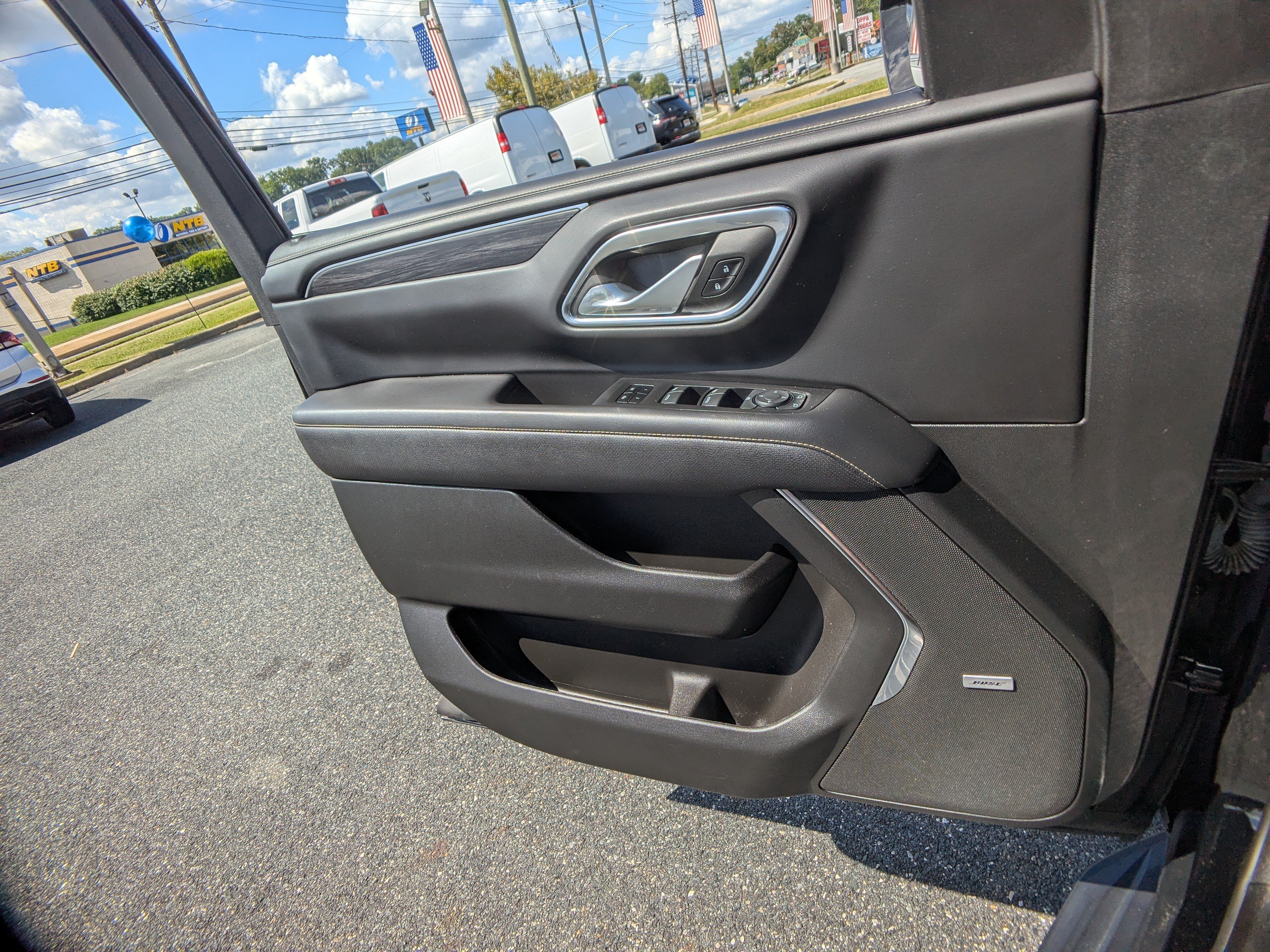 Used 2023 GMC Yukon SLT AWD/4WD image 25
