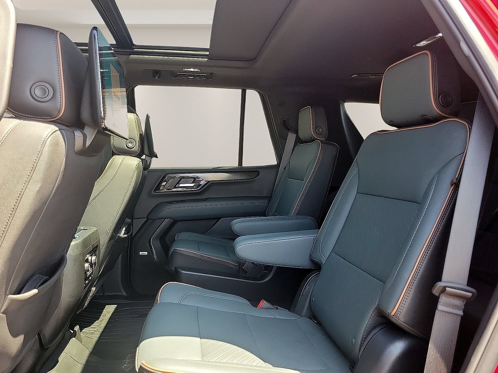 Used 2026 GMC Yukon AT4 w/ AT4 Premium Plus Package AWD/4WD image 12