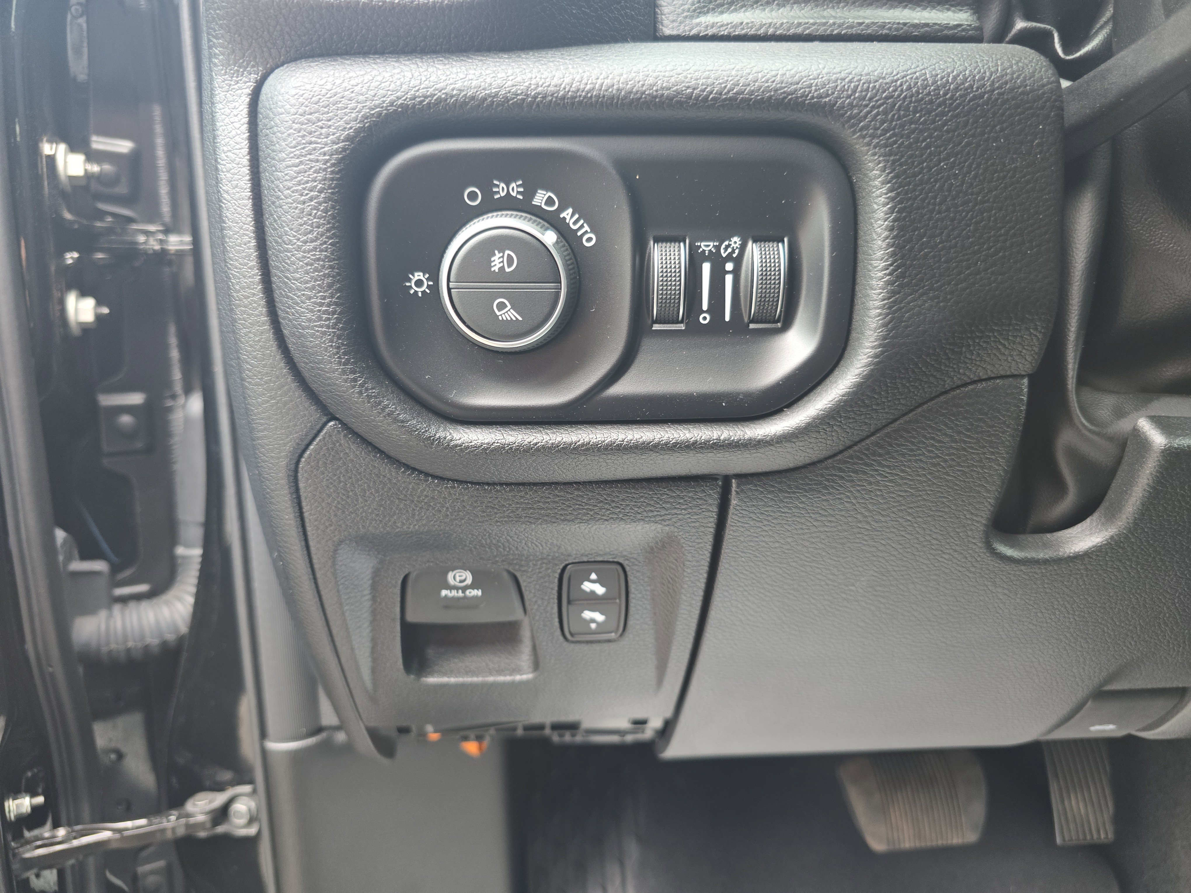 Used 2025 RAM 1500 Laramie image 19