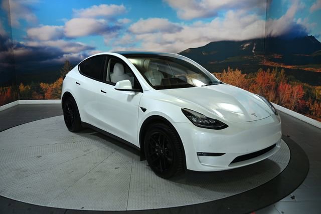 Used 2022 Tesla Model Y Long Range image 1