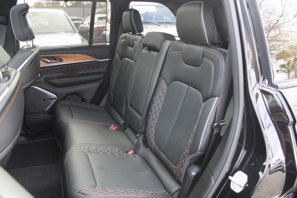 Used 2025 Jeep Grand Cherokee Summit image 38