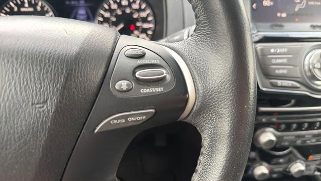 Used 2020 Nissan Pathfinder SV image 21