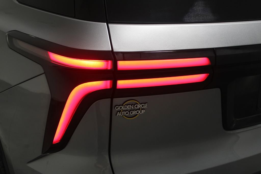 Used 2024 Chevrolet Traverse LT image 56