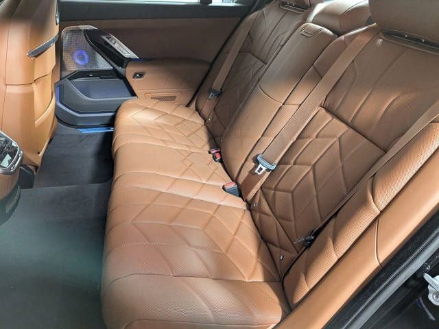 Used 2026 BMW i7 xDrive60 w/ Executive Package AWD/4WD image 46