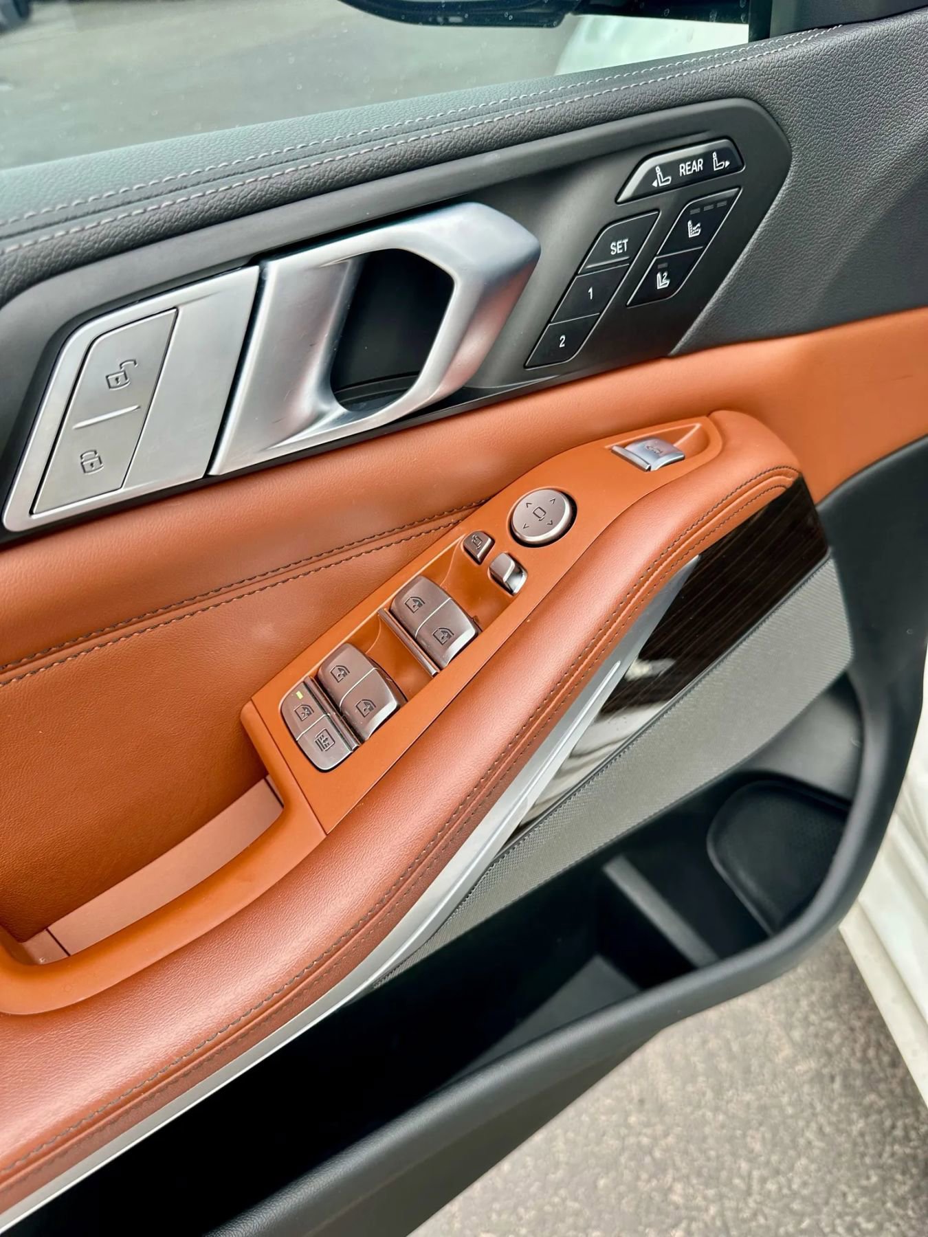 Used 2021 BMW X7 M50i w/ Dynamic Handling Package image 15