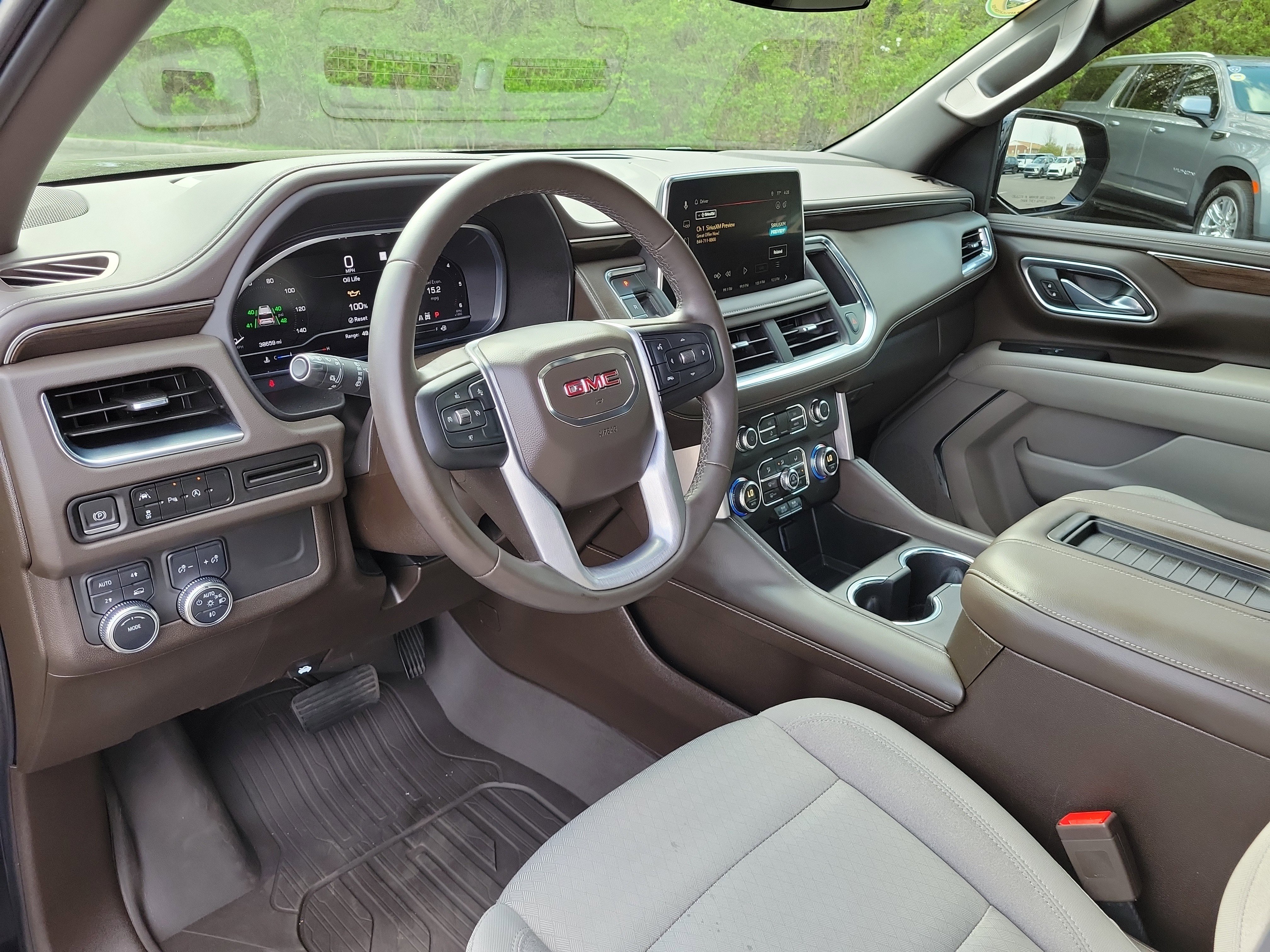 Used 2023 GMC Yukon SLE image 17