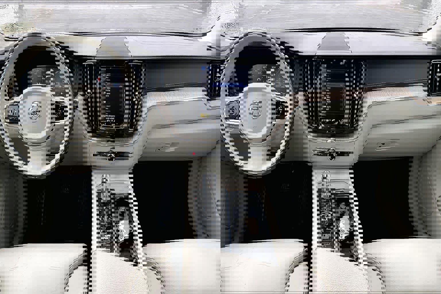 Used 2018 Volvo XC60 T8 Inscription w/ Advanced Package image 3