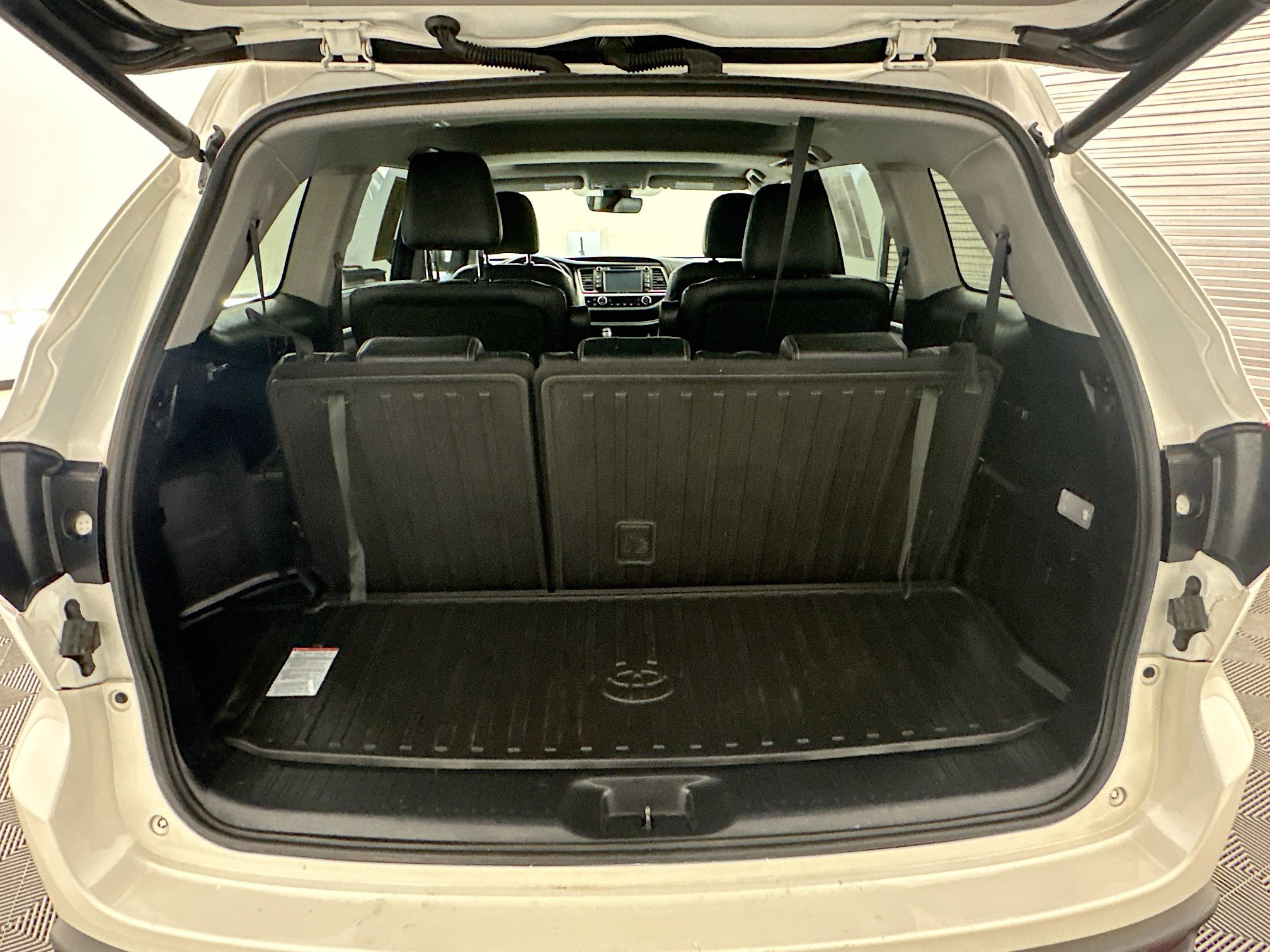 Used 2018 Toyota Highlander SE AWD/4WD image 32