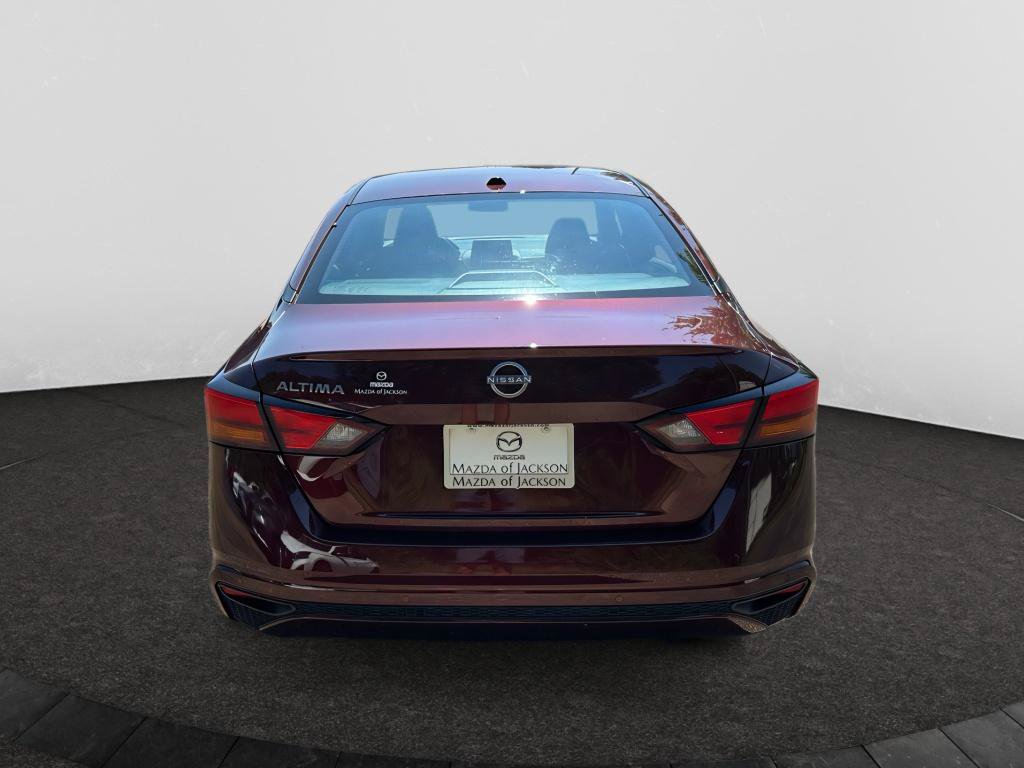 Used 2025 Nissan Altima 2.5 SV FWD image 4