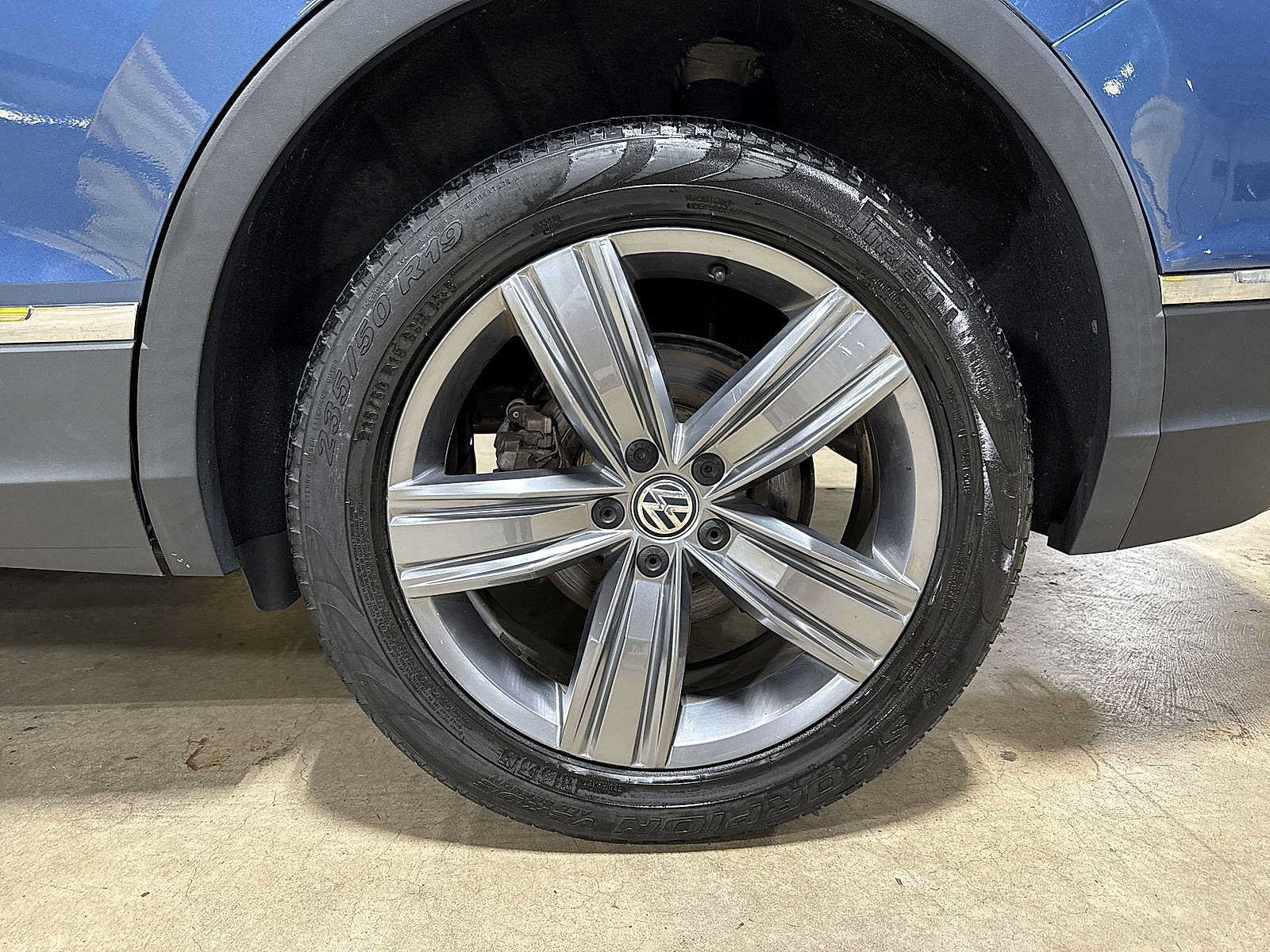 Used 2020 Volkswagen Tiguan SEL AWD/4WD image 10