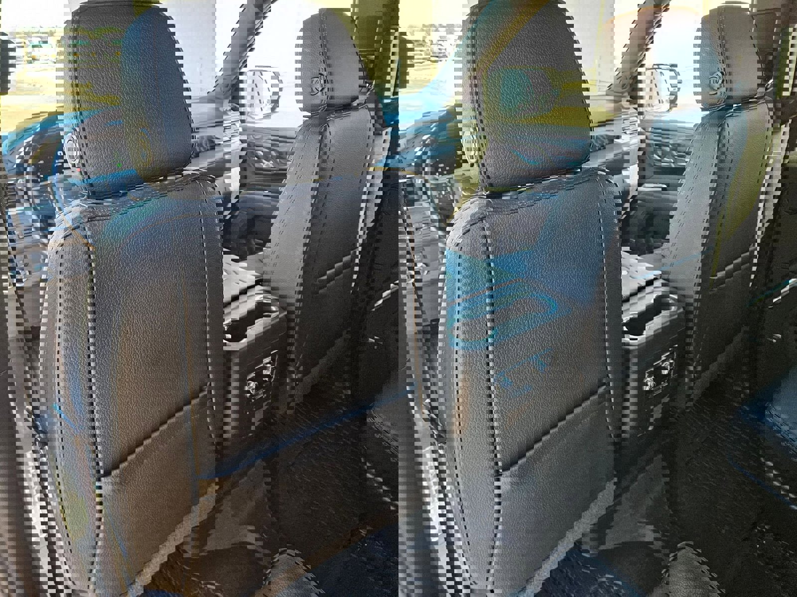 Used 2022 GMC Yukon XL Denali image 26