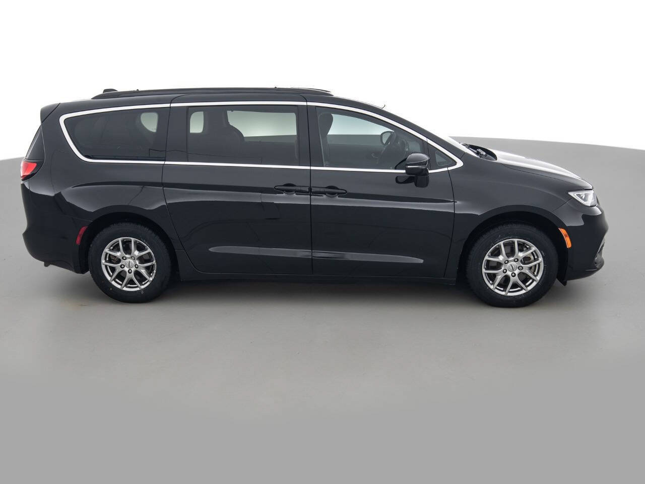 Used 2021 Chrysler Pacifica Touring FWD image 4