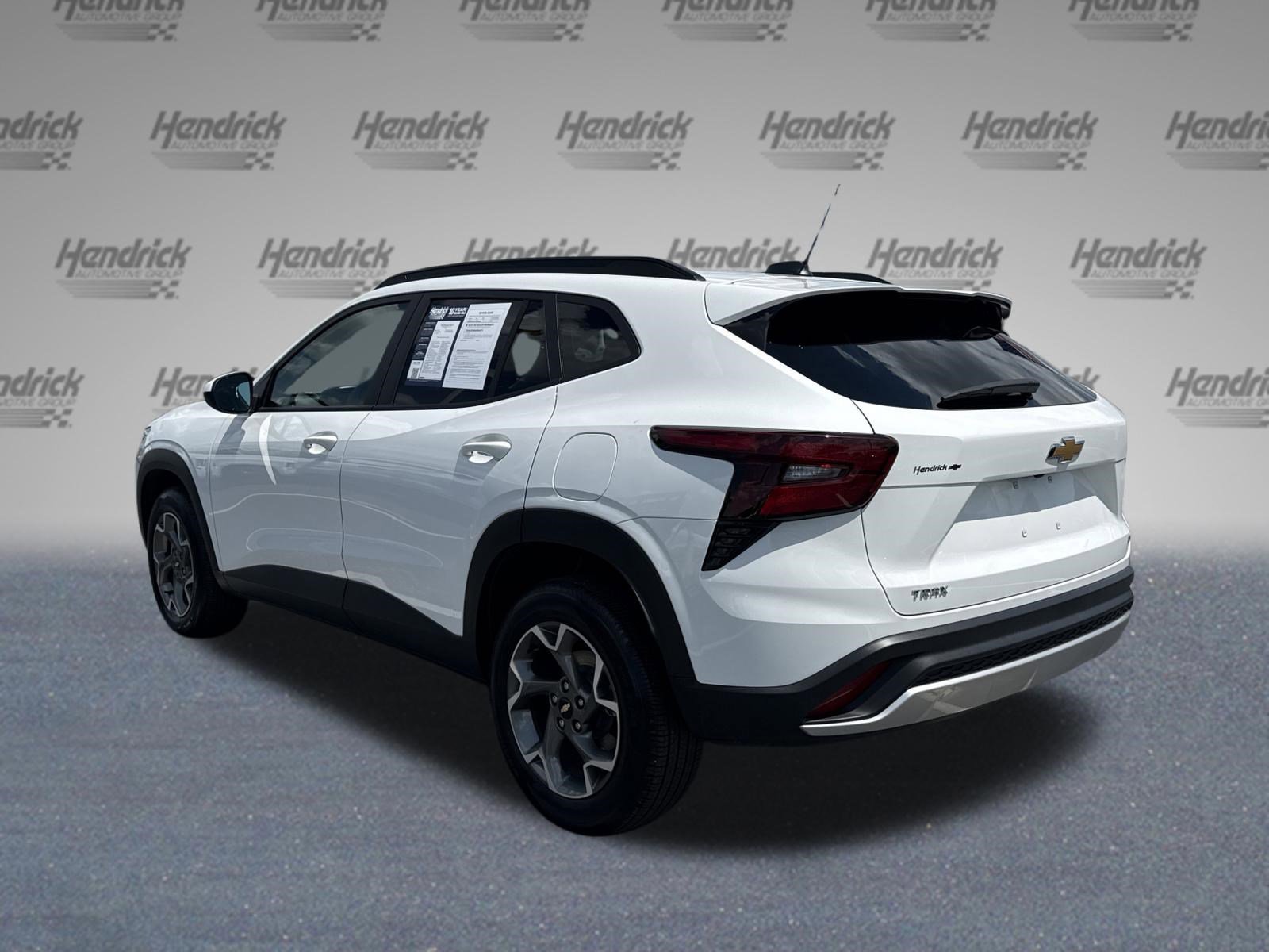 Used 2025 Chevrolet Trax LT FWD image 8