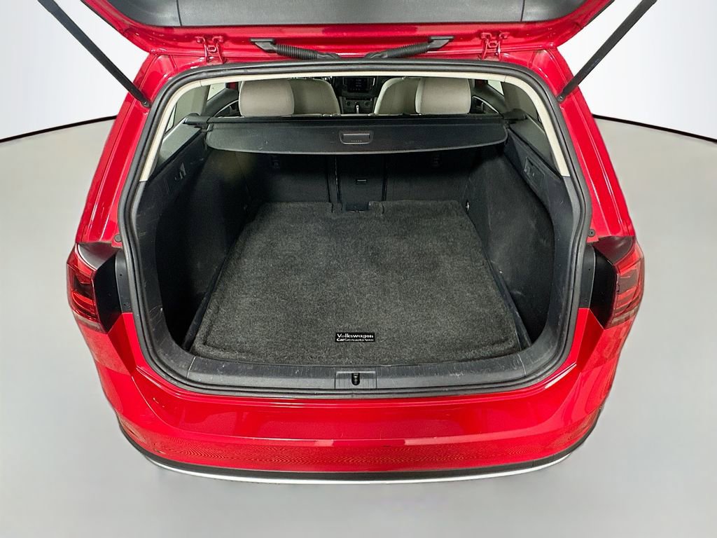 Used 2017 Volkswagen Golf Alltrack S image 29
