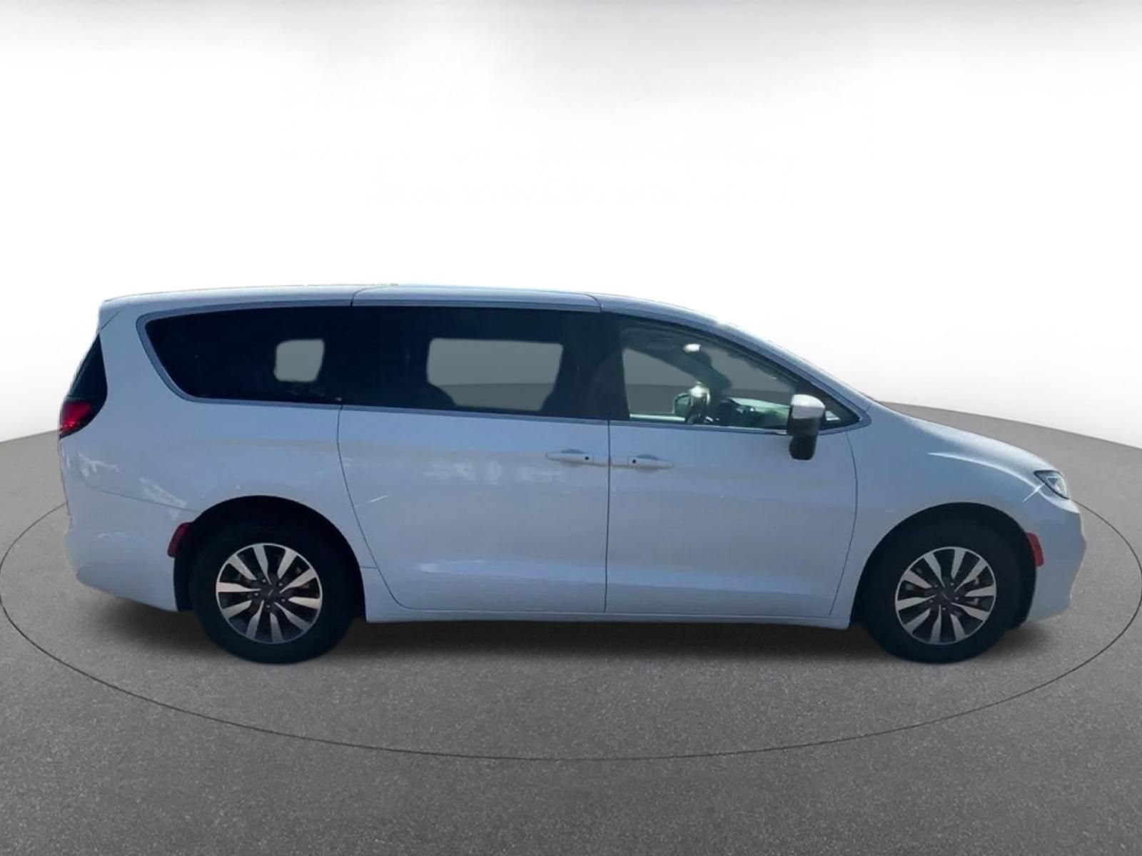 Used 2023 Chrysler Pacifica Touring-L FWD image 15