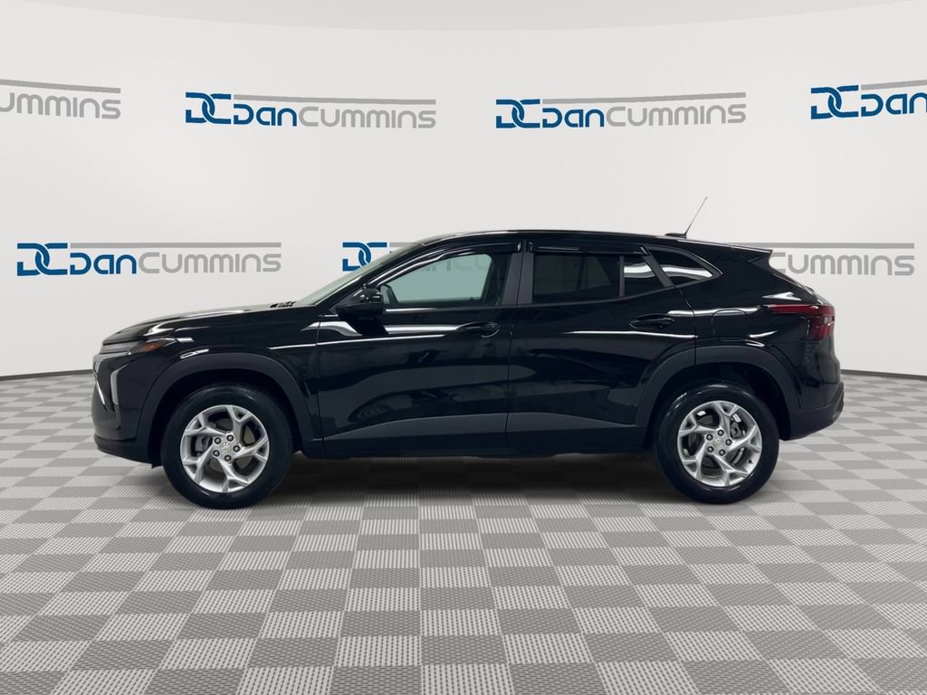 Used 2024 Chevrolet Trax LS w/ LS Convenience Package image 5