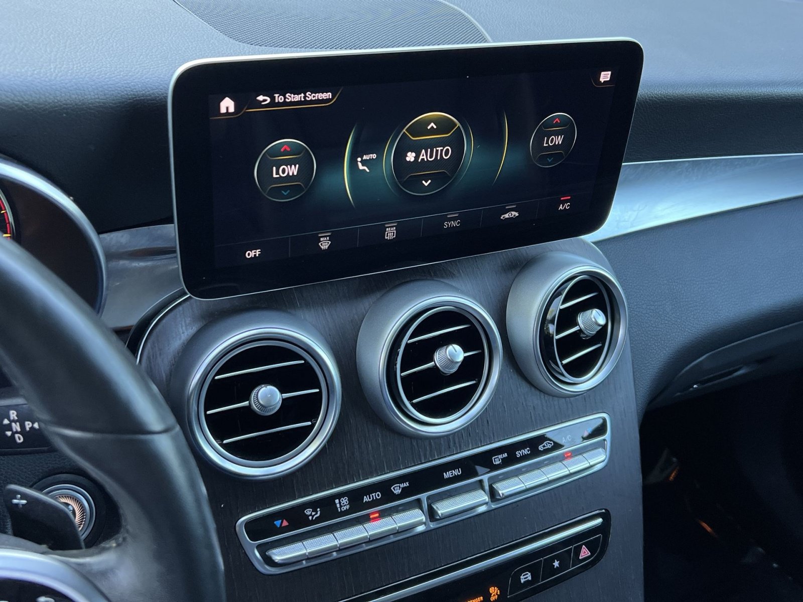 Used 2021 Mercedes-Benz GLC 300 4MATIC w/ Premium Package image 26
