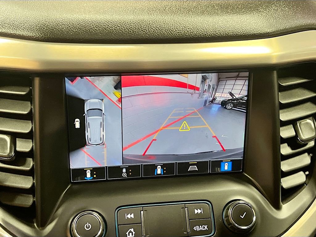 Used 2021 GMC Acadia Denali w/ Denali Technology Package AWD/4WD image 14